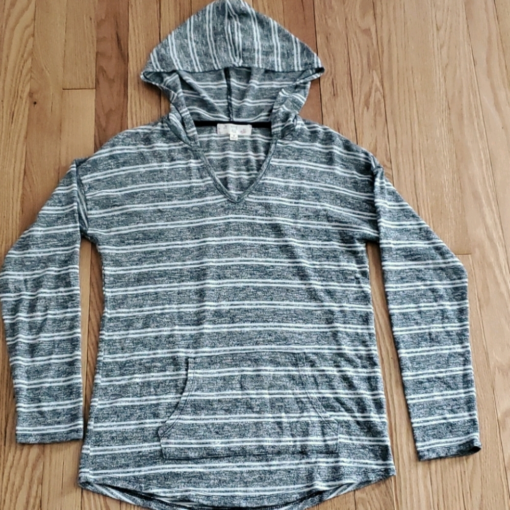 Women's long sleeved hooded top